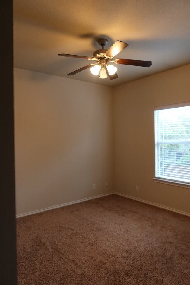 Building Photo - Now Pre-Leasing for Fall 2026–Spring 2027!