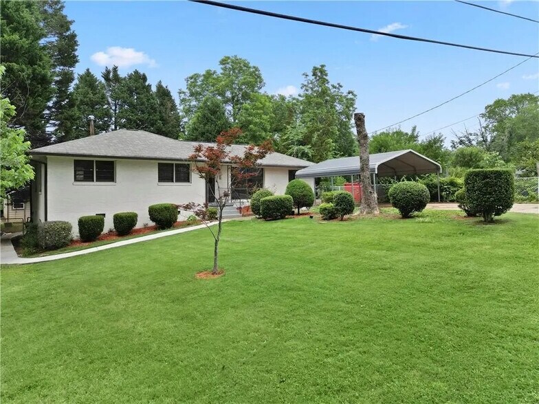 Building Photo - Room in House on Patricia Dr