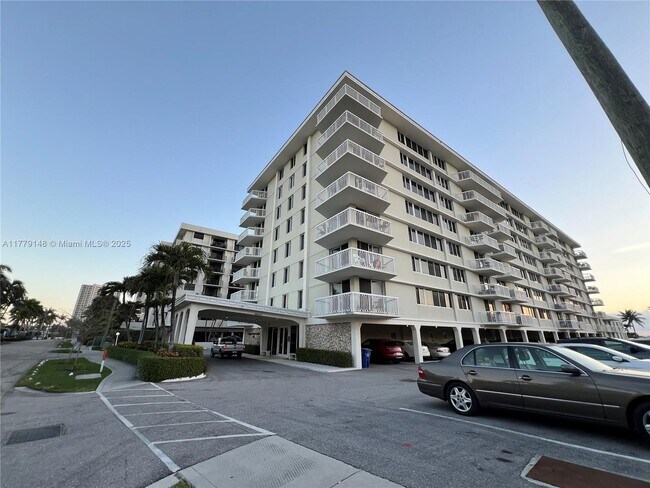 Building Photo - 125 S Ocean Ave
