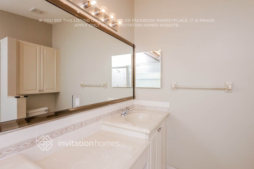 Building Photo - 5213 SW 158th Ave