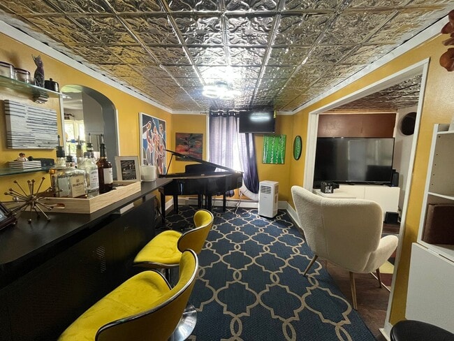 Building Photo - Fully Furnished Single Family House for Re...