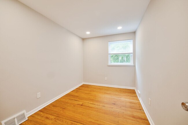 Building Photo - 12526 Biscayne Dr