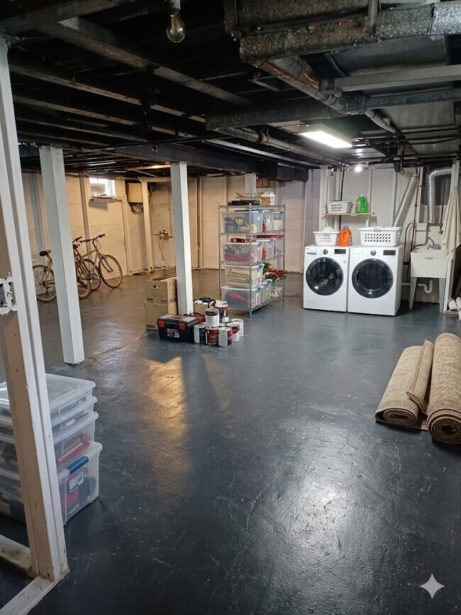 Building Photo - 1826 Green St