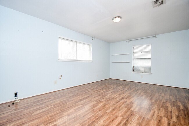 Building Photo - 11602 Dover St