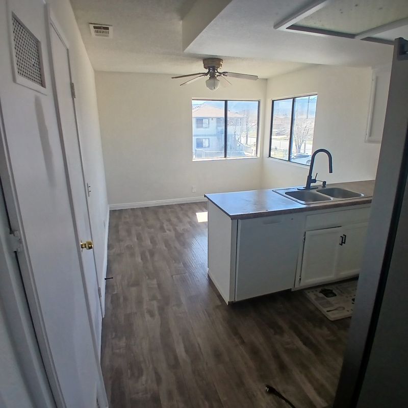 Building Photo - 509 E Ave Q-2