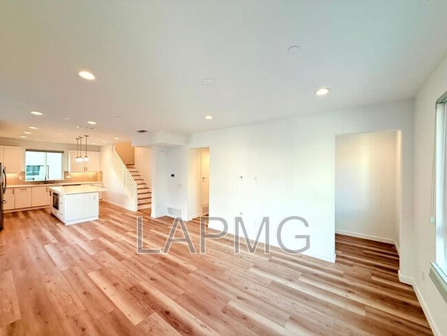 Building Photo - 4334 N Jimson Rd