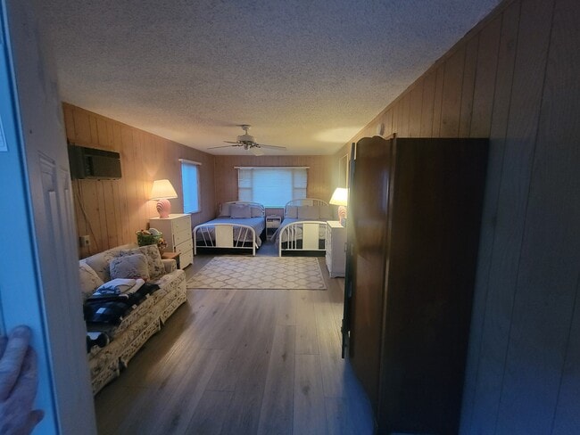 Building Photo - 260 Shuler Dr