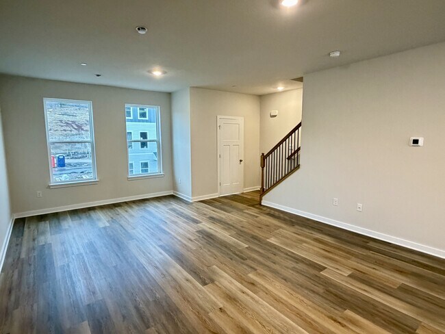 Building Photo - 531 Cooper St