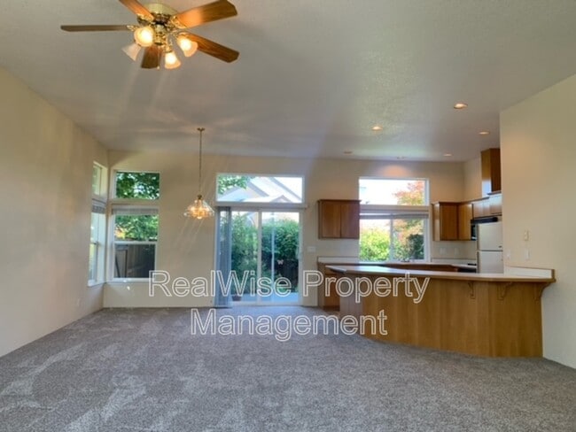 Building Photo - 2226 Blue Heron Ct