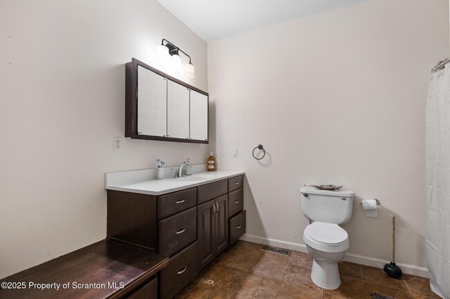 Building Photo - 32 Pine Tree Dr