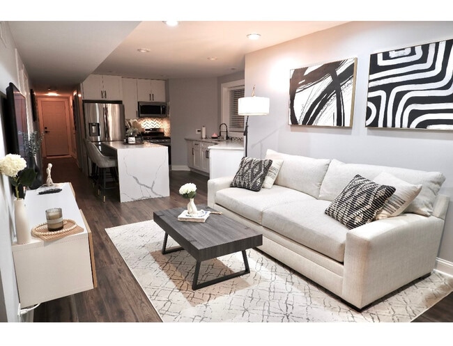 Building Photo - 2944 N Ridgeway Ave