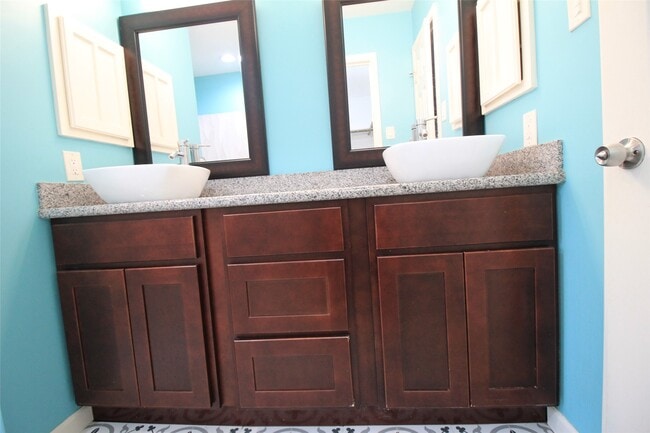 Building Photo - 20074 Crazy Horse Cir