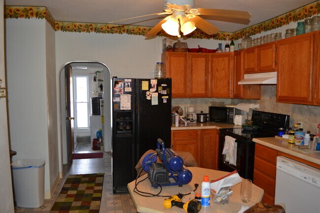 Building Photo - Nice and previously remodeled 2 bedroom w/ detached 3rd bedroom, carport & storage garage in Clay...