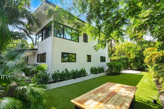 Building Photo - 7810 Beach View Dr