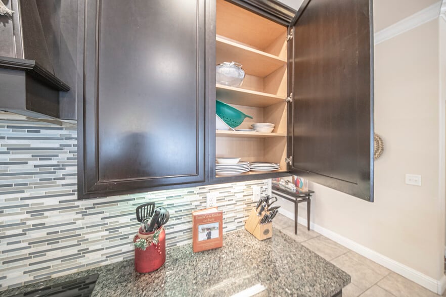 Building Photo - 6922 Ranch Hand Dr