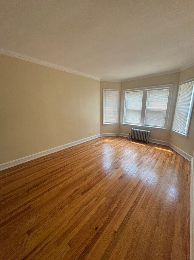 Building Photo - 6214 N Mozart St