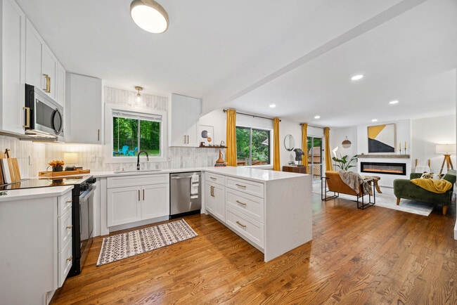 Building Photo - 3964 Gretna Green Dr