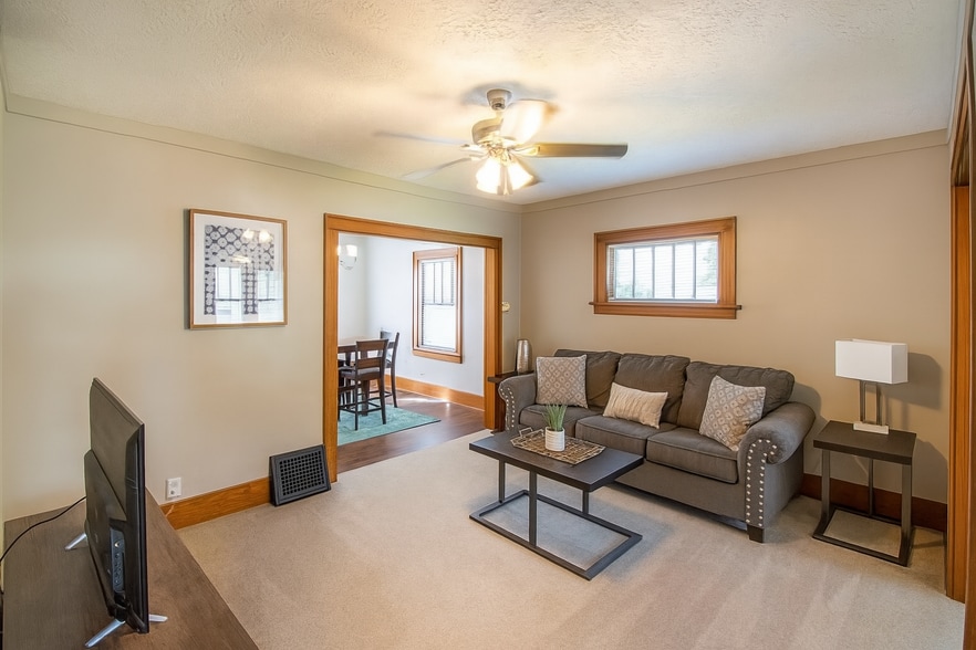 Living Room - 626 N 41st Ave