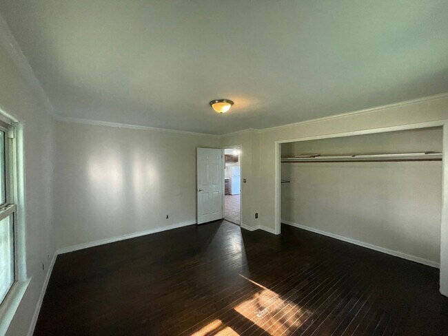 Building Photo - 2219 S 15th St