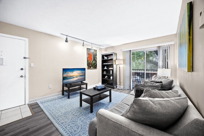 Building Photo - 1700 SW 16th Ct