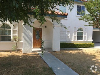 Building Photo - 923 Royal Oaks Dr