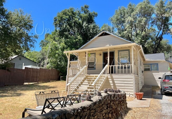 Primary Photo - Cozy 3-Bedroom Home with Backyard Patio & ...