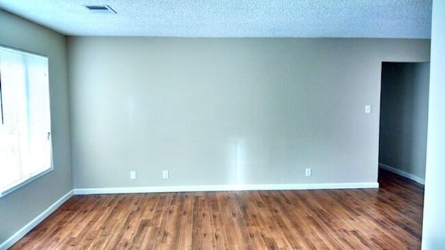 Building Photo - 2 Bedroom 1 Bathroom Condo in Antioch - COMING SOON !!