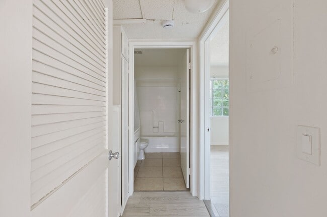 Building Photo - 7233 Loma Verde Ave