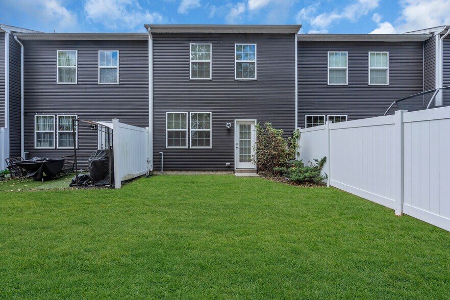 Building Photo - 19 Katherine Dr