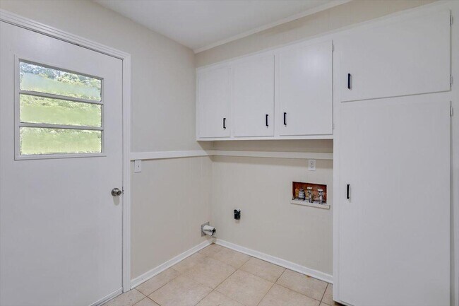 Building Photo - 111 Chiswick Cir