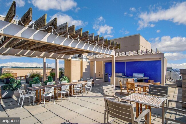 Building Photo - Incredible 11th Floor 2BR/2BA Condo (including reserved garage parking) in Vibrant Mount Vernon T...