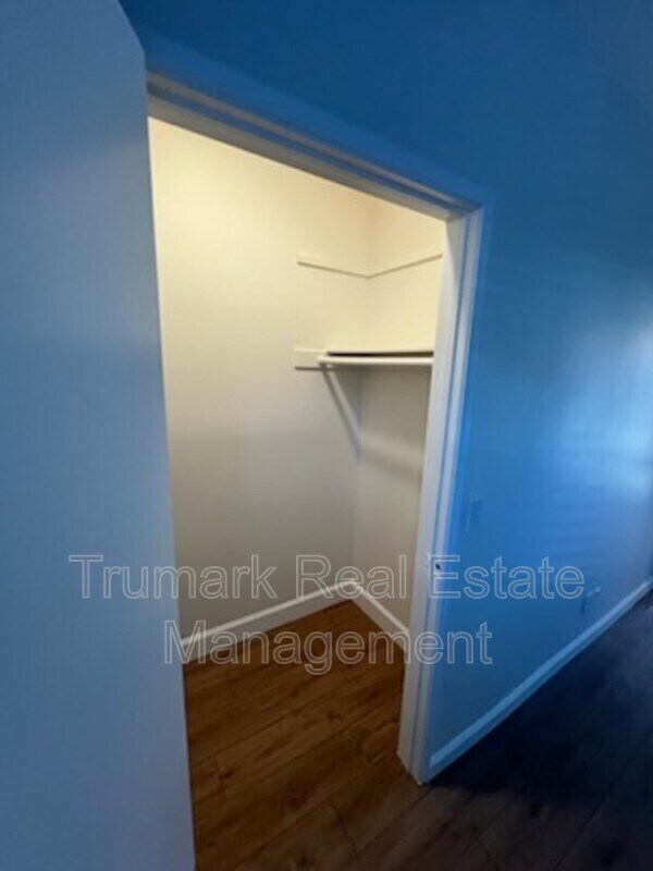 Building Photo - 2719 Montrose Ave