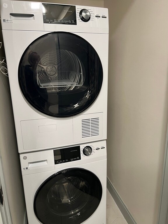 Building Photo - 160 Seabury St