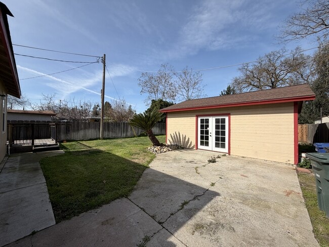 Building Photo - 221 Walden St