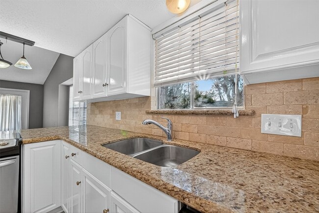 Building Photo - 16355 Sierra Grande Dr