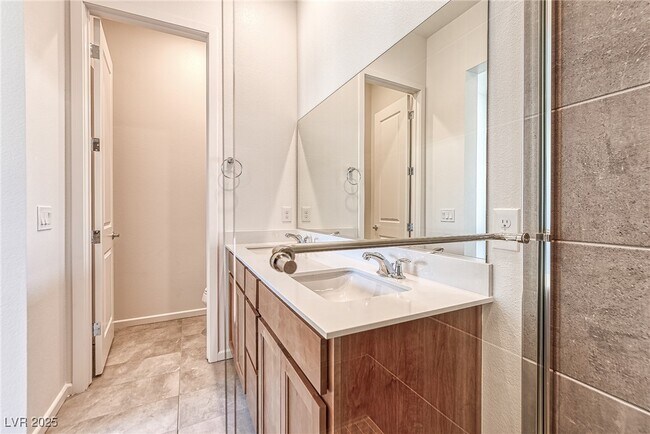 Building Photo - 643 Grey Saker St