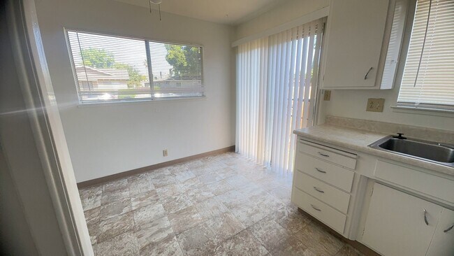 Building Photo - 1915 Celeste Ct