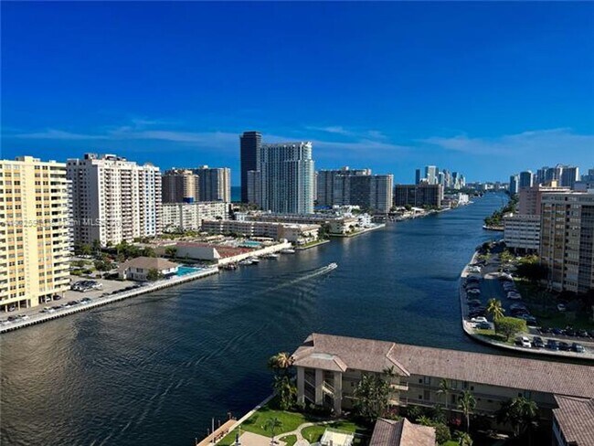 Building Photo - 2602 E Hallandale Beach Blvd