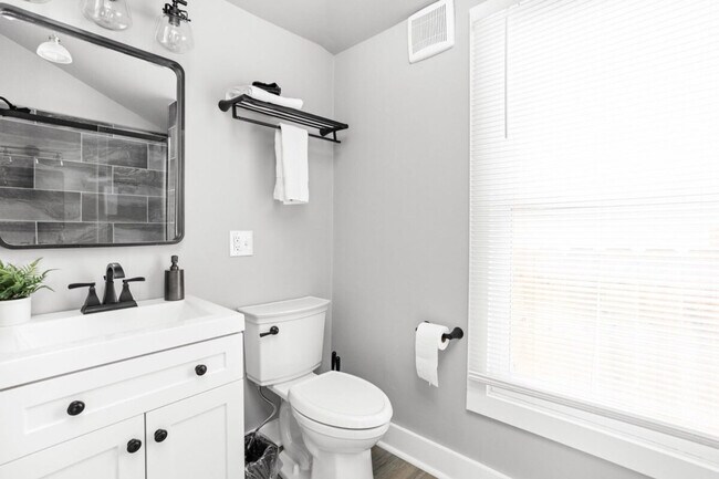 Building Photo - 848 Camp St