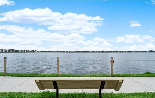 Building Photo - 110 Lake Emerald Dr