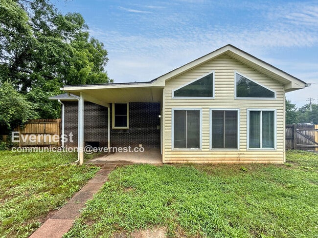 Building Photo - 305 Shirley Rd