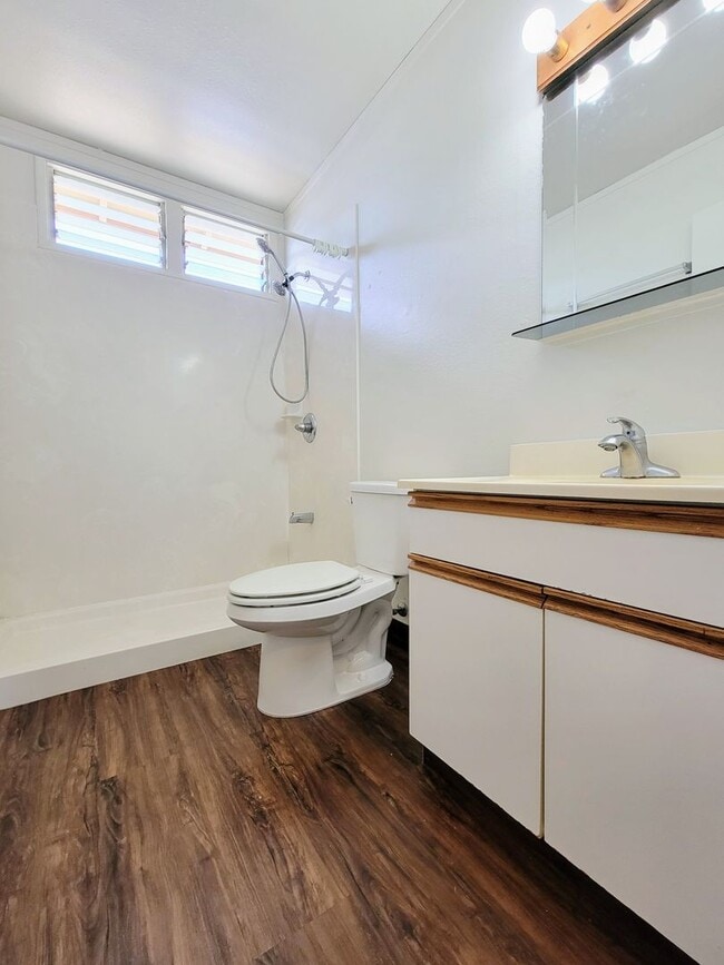 Building Photo - AVAILABLE March 16, 2026 | 2 Bedroom, 1 Bathroom Townhome with 1 Assigned Parking | Located at Wa...