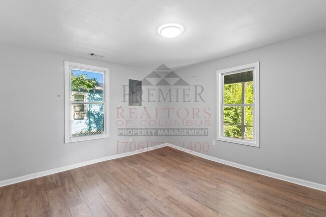 Building Photo - 615 32nd St