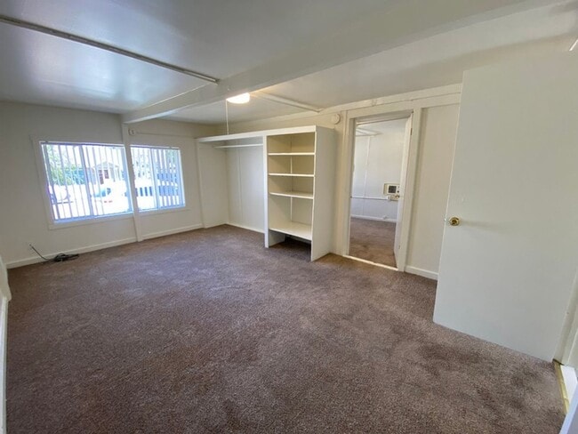 Building Photo - cla215*