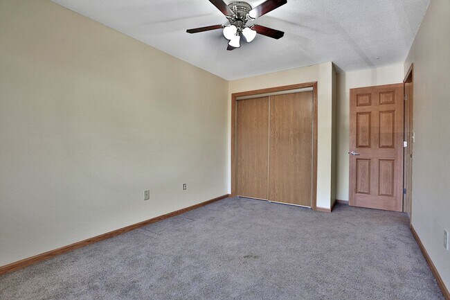 Building Photo - 6001 E Viking Blvd