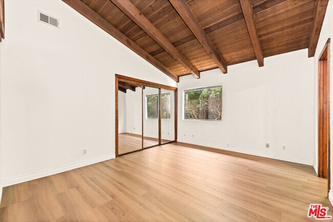 Building Photo - 3636 Malibu Country Dr