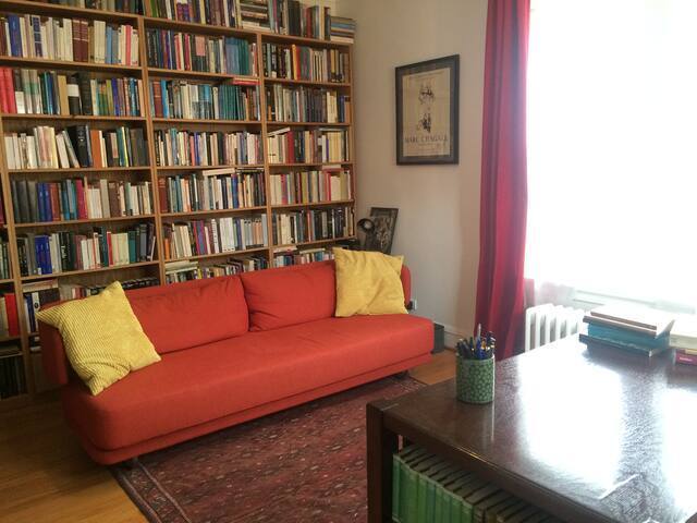 Building Photo - 1459 W Elmdale Ave