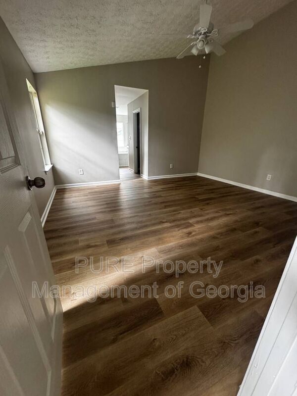 Building Photo - 3181 Kings Glen Dr