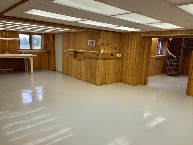 Building Photo - 25 S Deep Lake Rd