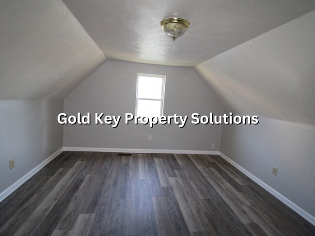 Building Photo - 2-Story 3 BR 1 BA House with Dining Room SECTION 8 APPROVED